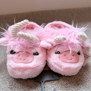 NWT Cedarwood Threads pink Hyland Cow slippers size 6/7